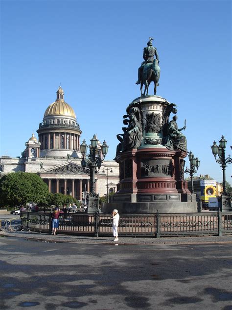 St Petersburg's Palace Square Tourist Information & Facts