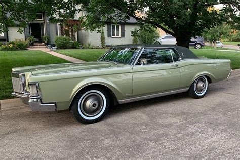 1969 Lincoln Continental Mark III Photo 1 | Barn Finds