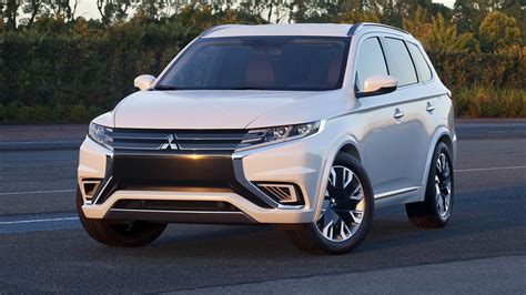 Mitsubishi Outlander PHEV Specs, Range, Performance 0-60 mph