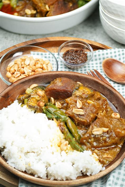 Kare-kare Beef - Filipino Peanut Beef Stew