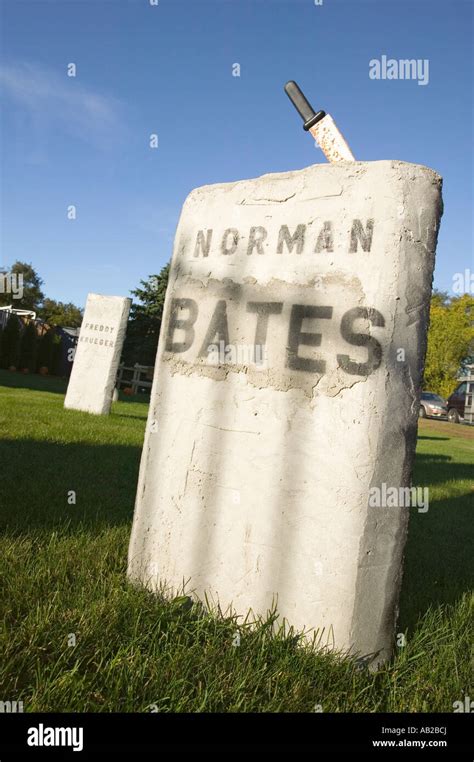 Norman bates knife hi-res stock photography and images - Alamy