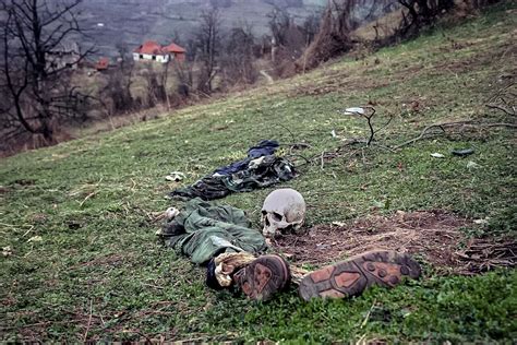 Bosnian Genocide: Story and Haunting Photos of the Ethnic Cleansing of ...