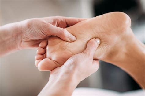 How to Treat High Arch Foot Pain | Reinhardt Chiropractic