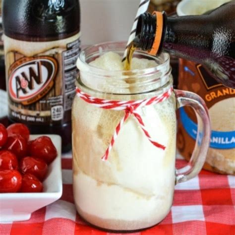 Old Fashioned A&W Root Beer Floats