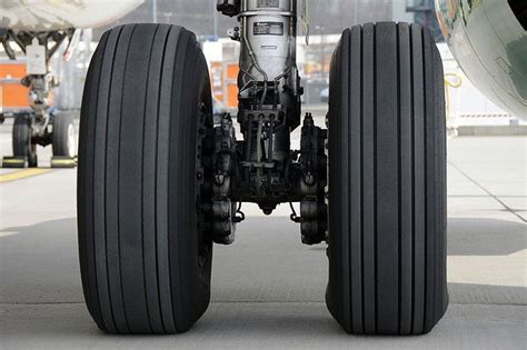 Taildragger vs Tricycle Landing Gear: What’s the Difference? | Blog- Monroe Aerospace