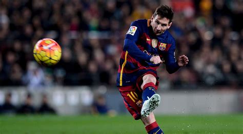 Lionel Messi wins UEFA goal of the season award (video) - Sports Illustrated