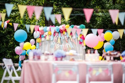 Outdoor Party Decor: 14 Ideas for Any Celebration - STATIONERS