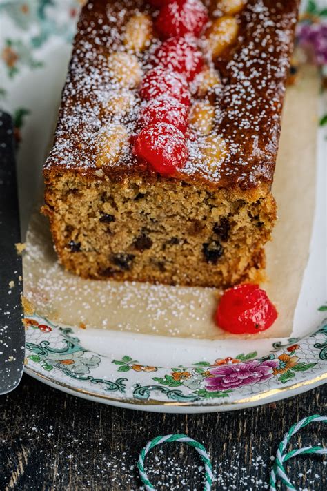 Mary Berry Mincemeat Loaf Cake - inside.wales