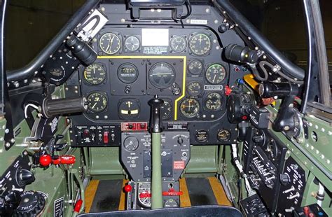 Inside the cockpit of a P51 Mustang : WWIIplanes