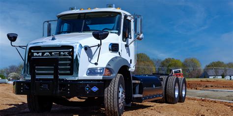 Mack Trucks introduces Granite CNG model