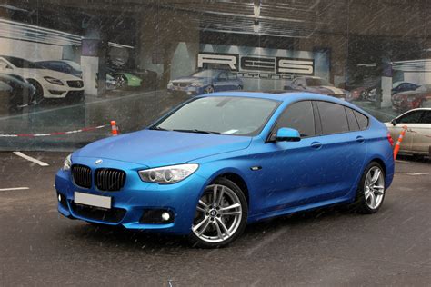 M Sport BMW 5 Series GT Gets Frozen Blue Wrap - autoevolution