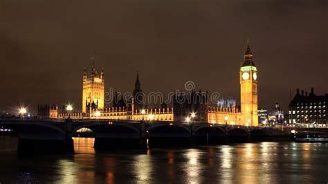 Night view of Thames river stock image. Image of long - 26655587