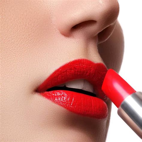 How To Apply Red Lipstick [Even Without Lip Liner!]