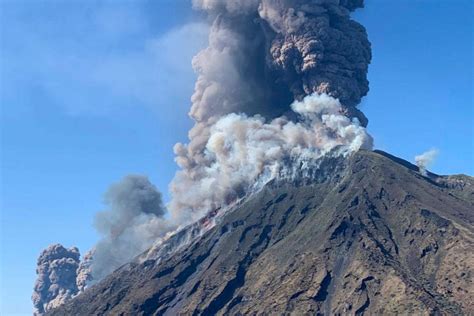 Volcano eruption today: Volcano erupts on Italian island of Stromboli, killing at least 1 — live ...