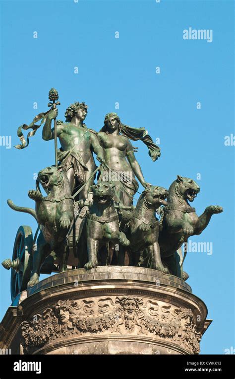 Panther Quadriga sculpture atop the Semperoper (opera house), Dresden, Germany Stock Photo - Alamy