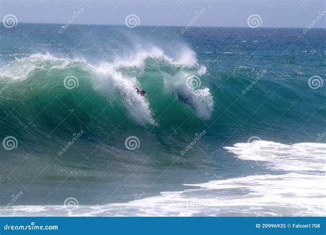 Big Waves at the Wedge editorial image. Image of crash - 20996935