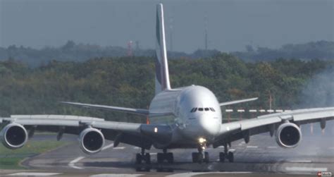 Unbelievable Airbus A380 hard Crosswind Landing | WordlessTech