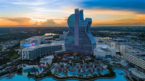 Hard Rock Hotel Opens World's First Guitar-Shaped Hotel in Florida | SENATUS