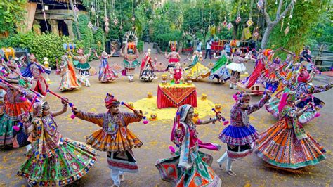 Top 5 Easy Dance Steps To Master Garba This Navratri And Own The Dance Floor! - The Technical Blogs