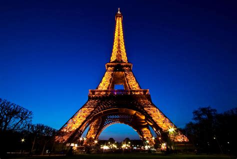 Eiffel Tower wallpapers at Night Free Download