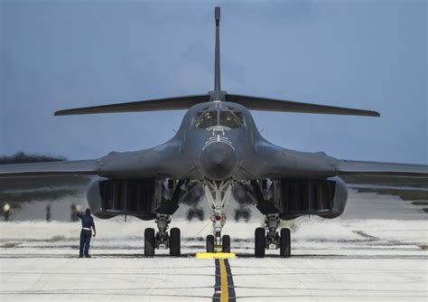 Desarrollo y Defensa: El bombardero B-1 se dirige hacia la jubilación. Y el sigilo B-21 tomará ...