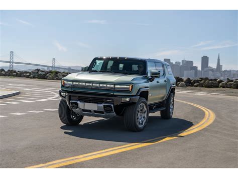 2024 GMC Hummer EV SUV Pictures: | U.S. News