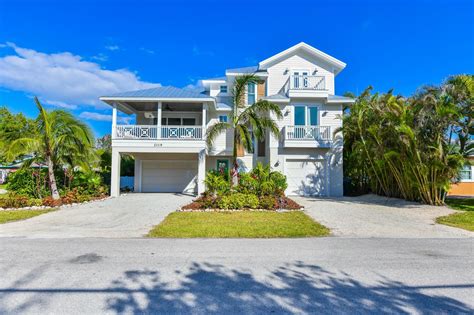 Atlantis Beach House - Vacation Rental in Bradenton Beach,Florida | AMI Locals