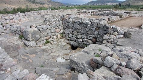 Tiryns: Mycenaean Citadel And Palace Inside Cyclopean Walls - Euscentia