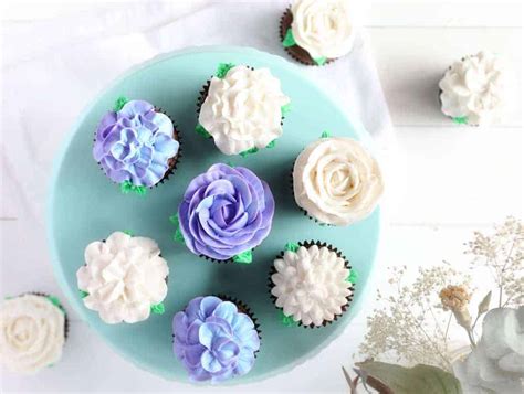 Cupcake Frosting {Cupcake Decorating Ideas} | i am baker