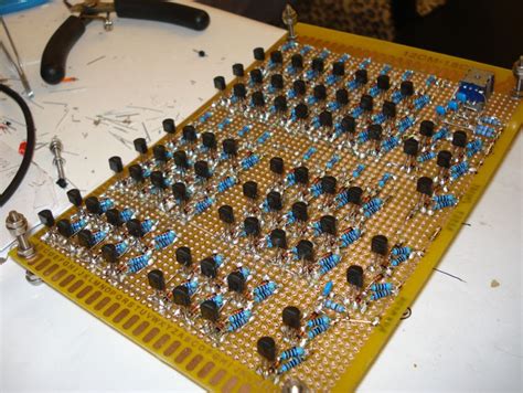 A transistorized 4-bit digital computer made out of discrete DTL