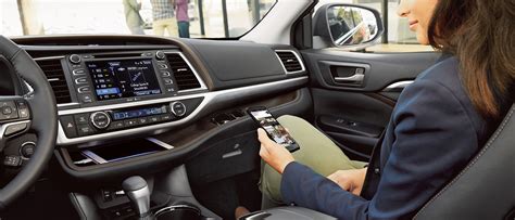 Tour the 2017 Toyota Highlander Interior Design and Features