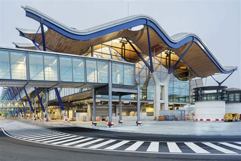 Barajas y El Prat, entre los aeropuertos más seguros frente a la covid ...