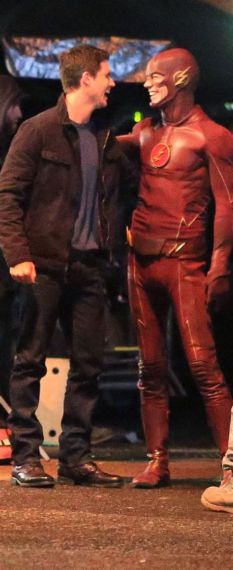 The Flash behind the scene - Grant Gustin & Robbie Amell being cuties ...