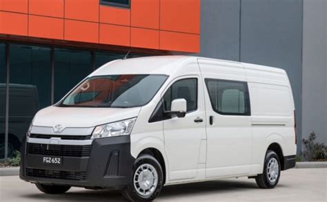 2022 TOYOTA HIACE