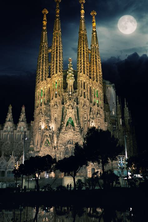 Sagrada Familia, Barcelona, Spain | Cool places to visit, Places to ...