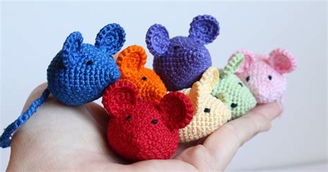 Tiny Crochet Mouse (Free Pattern) | Maus häkeln, Häkeln, Figuren häkeln