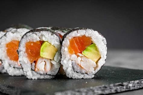 Sushi Roll vs. Hand Roll: What are the Differences?