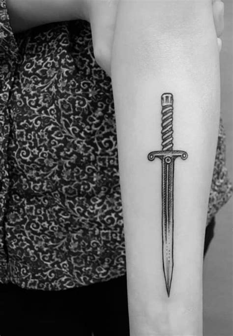 125 Awesome Sword Tattoo Ideas for the Viking in You | Tatuajes chiquitos, Tatuajes antebrazo ...