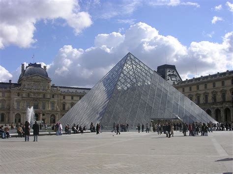 Louvre Pyramid Architecture