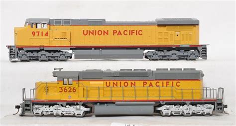 Sold at Auction: 10 Athearn HO Union Pacific diesel locomotives SD40-2 ...