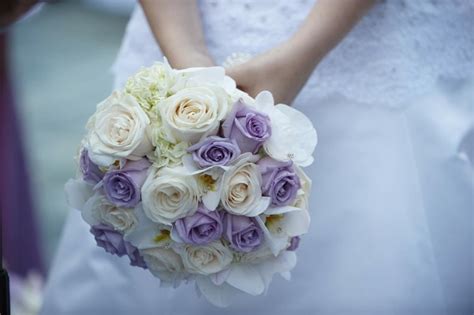 Glam Modern Wedding with Purple Décor in Los Angeles, California - Inside Weddings