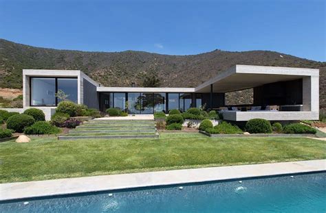 Modern concrete house in the Chilean mountains