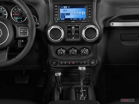 2017 Jeep Wrangler: 158 Interior Photos | U.S. News