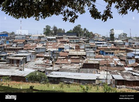 KENYA, Nairobi, Kibera slum / KENIA, Nairobi, Slum Kibera Stock Photo - Alamy