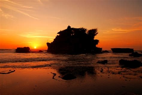 tempat wisata di bali: pura tanah lot bali