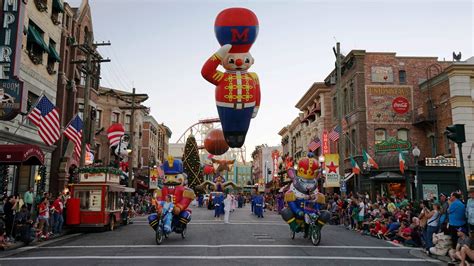 Universal's Holiday Parade Featuring Macy's 2017 at Universal Orlando