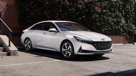 2023 Hyundai Elantra Hybrid Choosing The Right Trim Autotrader