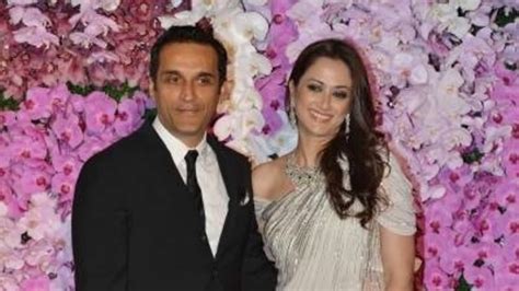 Swades actor Gayatri Joshi, husband Vikas Oberoi meet with car accident in Italy | Bollywood ...