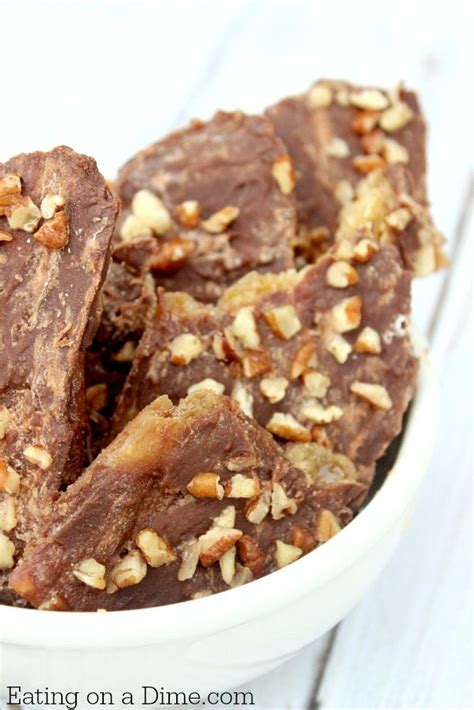 Saltine Cracker Toffee recipe - Easy 5 ingredient Caramel Cracker bars