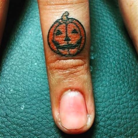 Top more than 78 tiny pumpkin tattoo best - in.cdgdbentre